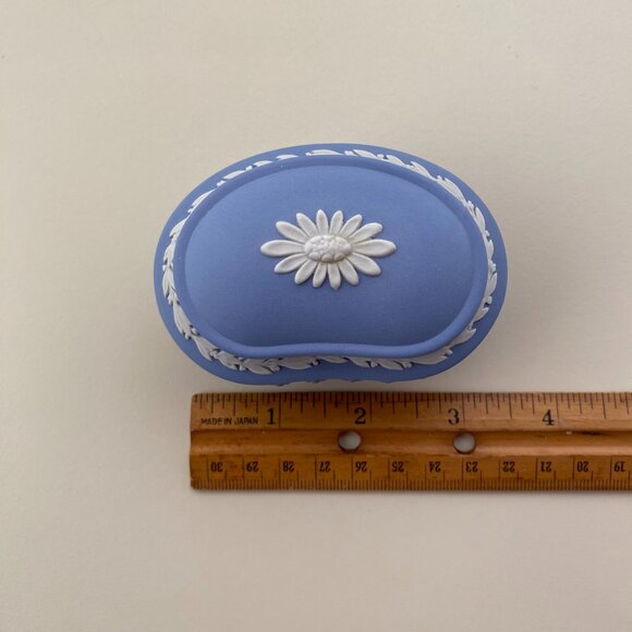 Wedgwood Blue Jasperware Kidney-Shaped Small Trinket Box with White Motif - Picture 8 of 10